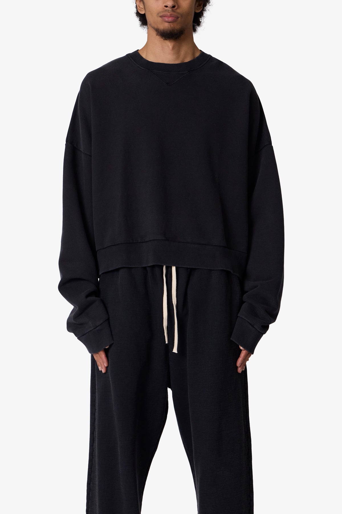 Sudadera Cuello Redondo Recortada - Negro Lavado