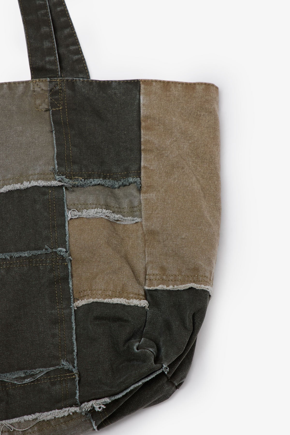 Bolsa Tote de Tela Reconstruida con Detalles - Oliva